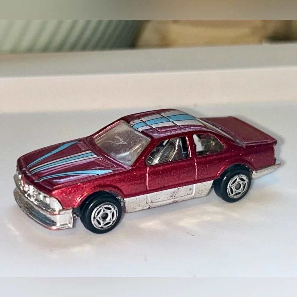 Vintage Summer BMW 635 CSi Diecast Car Metallic Red 1:64 Model Collectible Car
